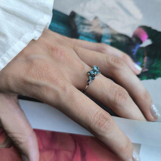 Серебряное кольцо с мистик топазом 0.77ct, фианитами