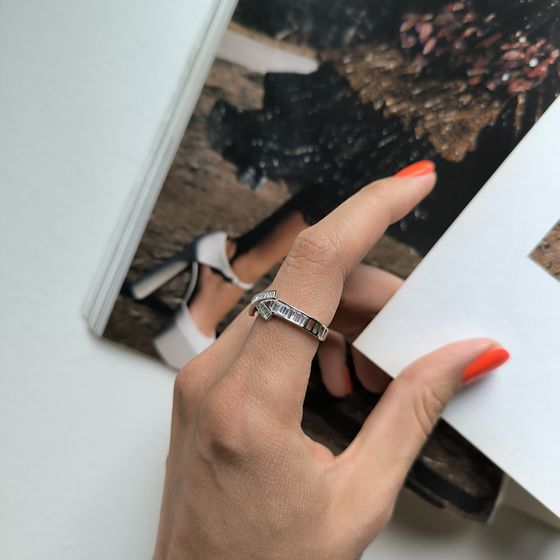 Серебряное кольцо с фианитами