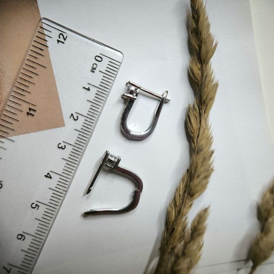 Серебряные серьги с фианитами