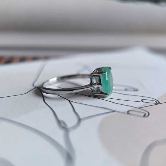 Серебряное кольцо с изумрудом 2.263ct
