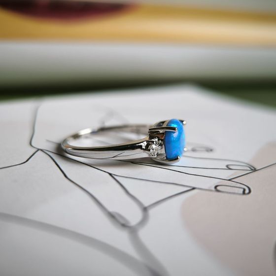 Серебряное кольцо с опалом 0.916ct, фианитами