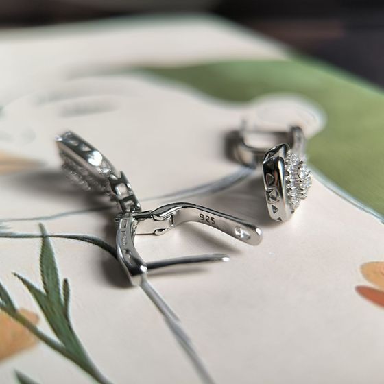 Серебряные серьги с фианитами Серебряные серьги с фианитами