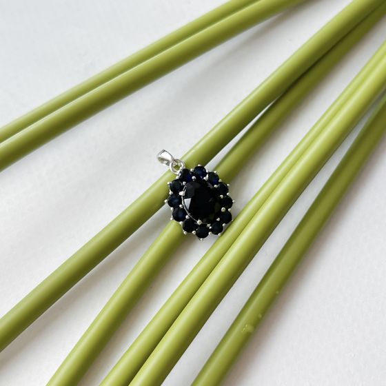 Серебряная подвеска с сапфиром 5.58ct