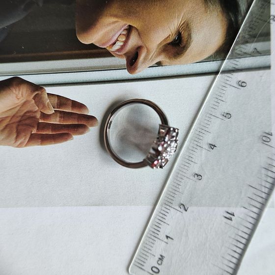 Серебряное кольцо с гранатом 1.998ct, фианитами