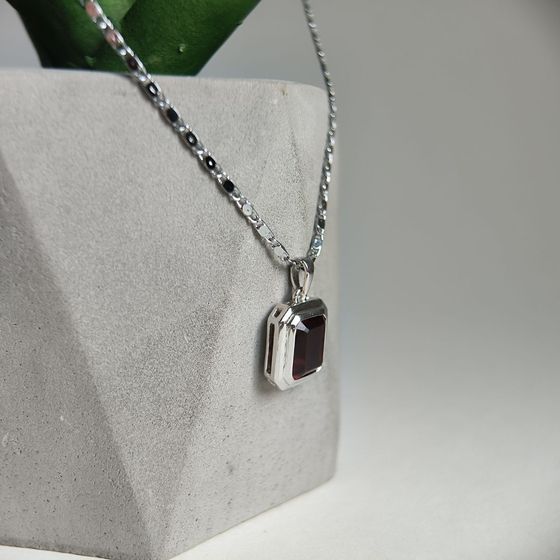 Серебряная подвеска с гранатом 3.063ct