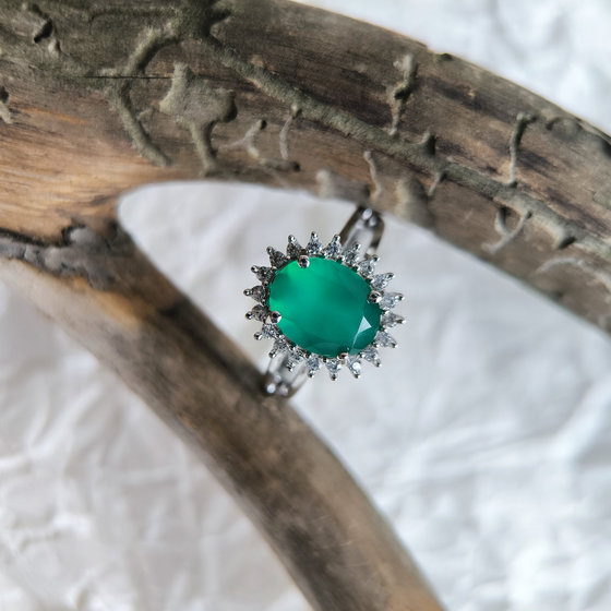 Серебряное кольцо с агатом, фианитами