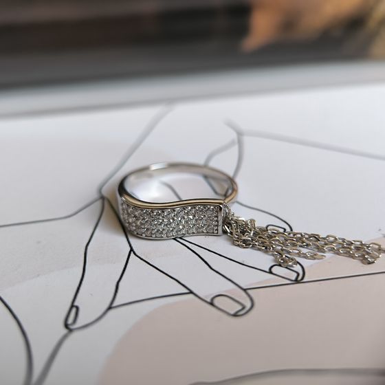 Серебряное кольцо с фианитами