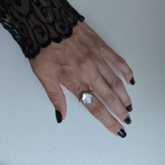 Серебряное кольцо с перламутром