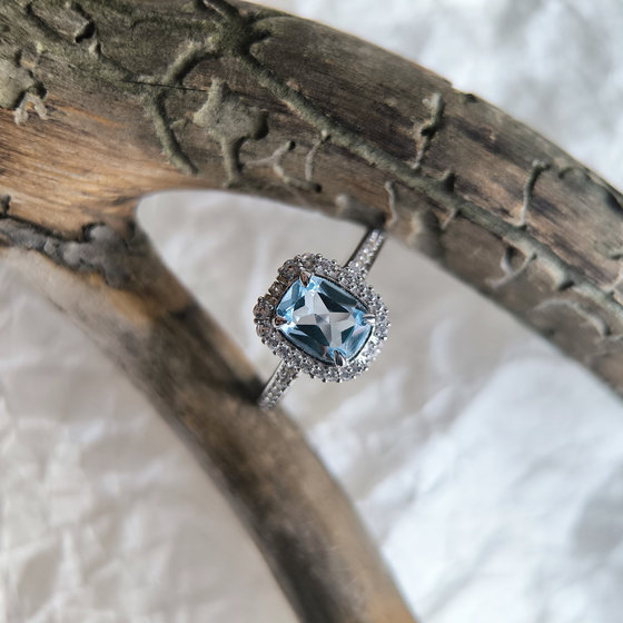 Серебряные серьги с топазом 4.307ct, фианитами