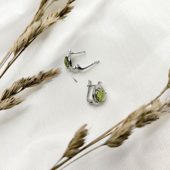 Серебряные серьги с хризолітом 4.575ct