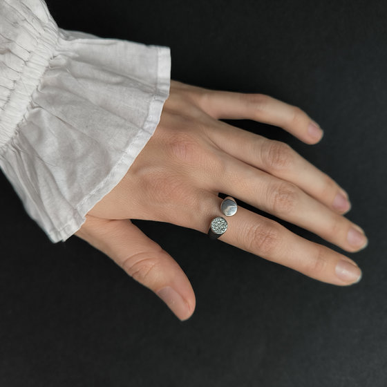 Серебряное кольцо с фианитами 0.21ct