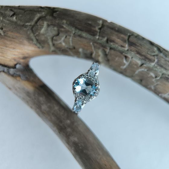 Серебряное кольцо с топазом 2.048ct