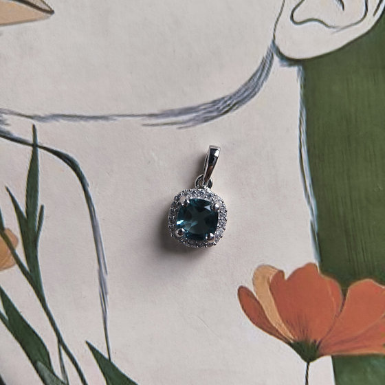 Серебряная подвеска с топазом Лондон Блю 1.062ct, фианитами