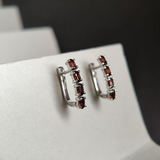 Серебряные серьги с гранатом 2.472ct