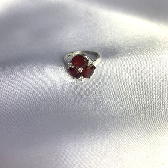 Серебряное кольцо с рубином 4.747ct