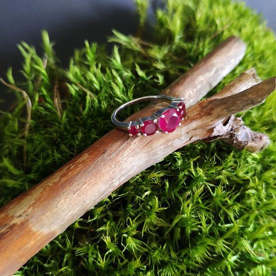 Серебряное кольцо с рубином 3.675ct