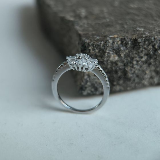 Серебряное кольцо с фианитами