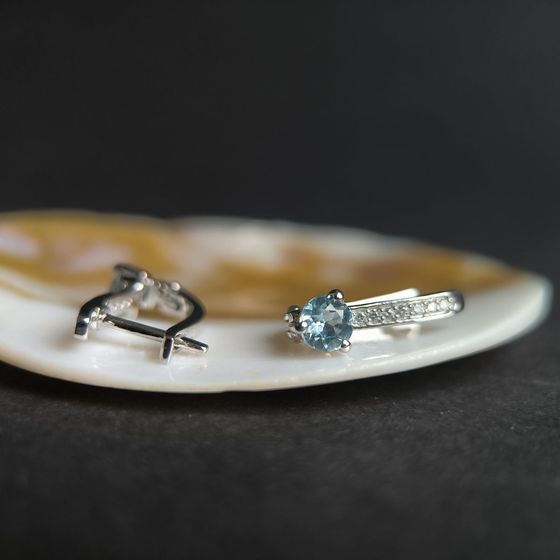 Серебряные серьги с топазом 1.211ct, фианитами