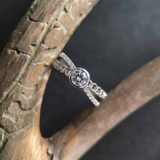 Серебряное кольцо с фианитами