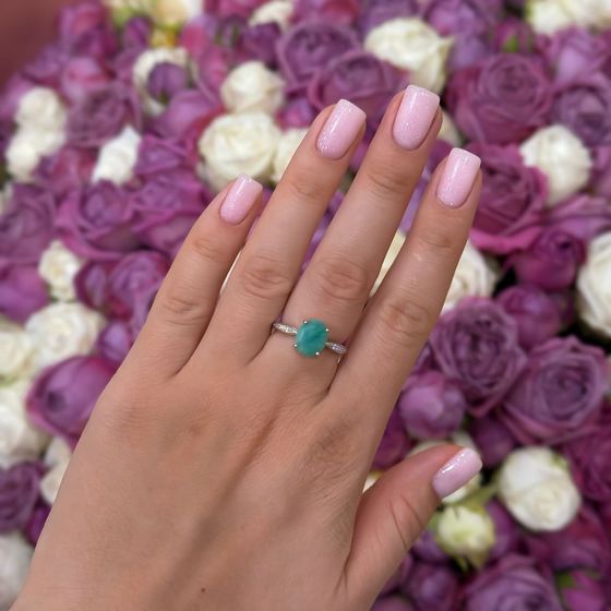 Серебряное кольцо с изумрудом 2.483ct, фианитами