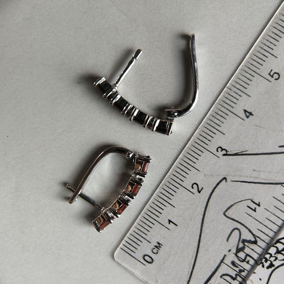 Серебряные серьги с гранатом 2.472ct