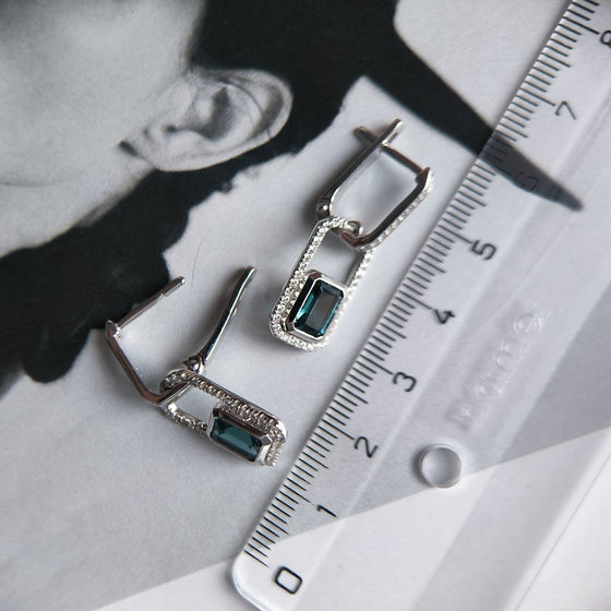 Серебряные серьги с топазом Лондон Блю 2.516ct, фианитами