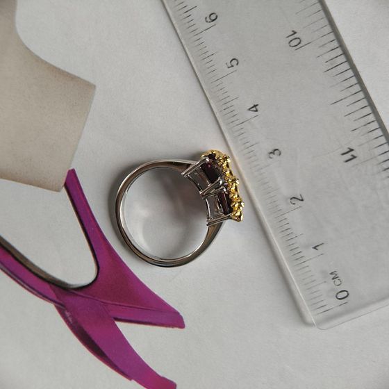 Серебряное кольцо с гранатом 4.135ct