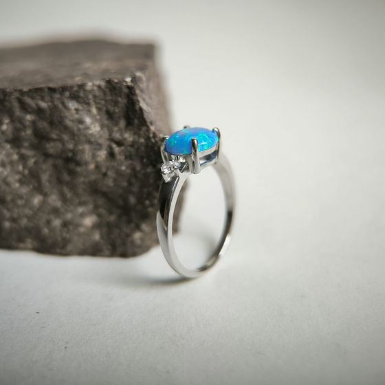 Серебряное кольцо с опалом 1.067ct, фианитами