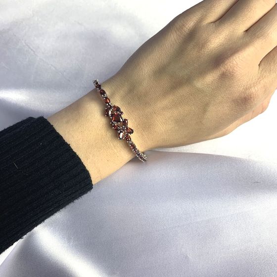 Серебряный браслет с гранатом 11.613ct