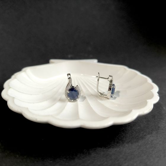 Серебряные серьги с сапфиром 7.667ct, фианитами