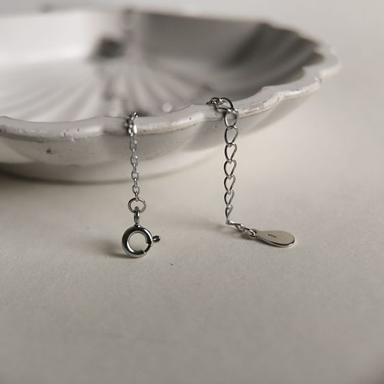 Серебряное колье с фианитами