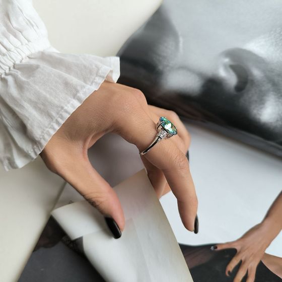 Серебряное кольцо с мистик топазом 3.78ct