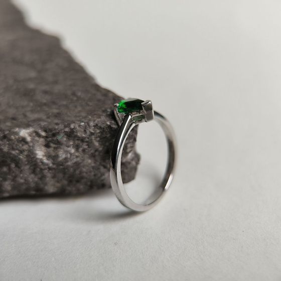 Серебряное кольцо с изумрудом nano 0.563ct