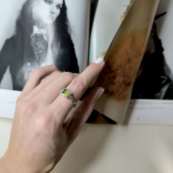 Серебряное кольцо с хризолітом 1.633ct