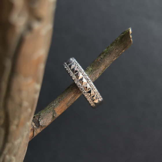 Серебряное кольцо с фианитами 0.3ct