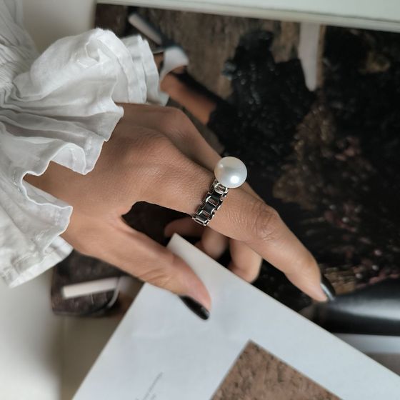 Серебряное кольцо с жемчугом барочным