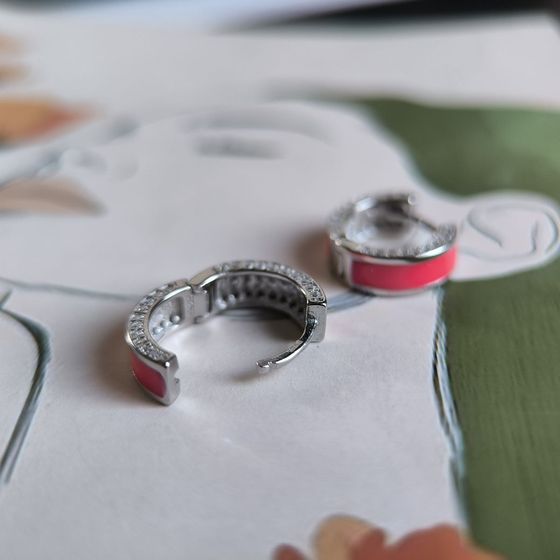 Серебряные серьги с фианитами, емаллю