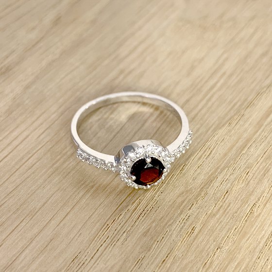 Серебряное кольцо с гранатом 1.03ct