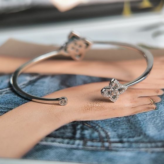 Серебряный браслет с малахитом, фианитами