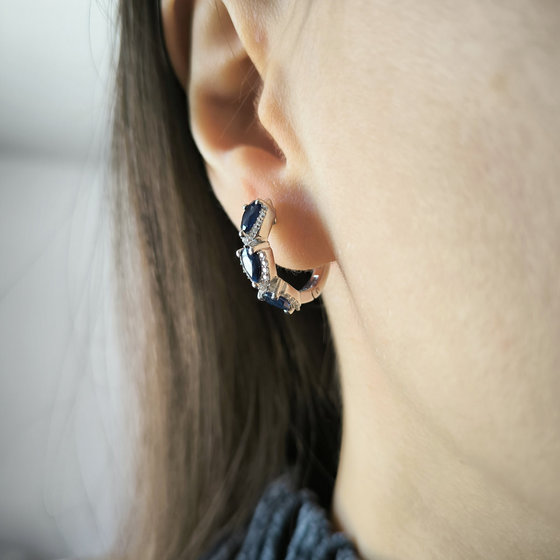 Серебряные серьги с сапфиром 3.264ct, фианитами