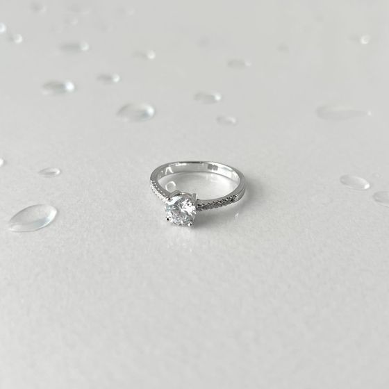 Серебряное кольцо с фианитами