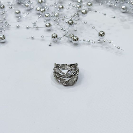 Серебряное кольцо с фианитами, емаллю