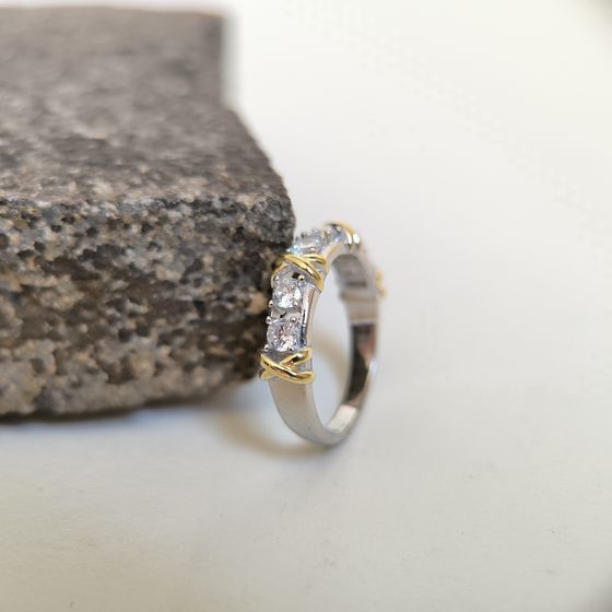 Серебряное кольцо с фианитами