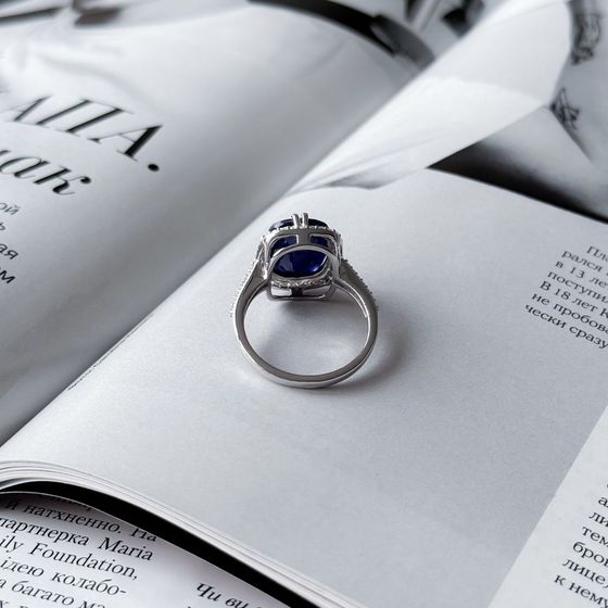 Серебряное кольцо с сапфиром 7.803ct, фианитами