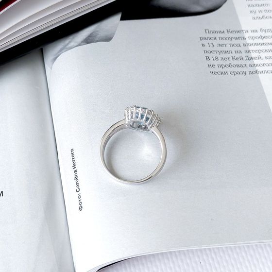 Серебряное кольцо с топазом 3.265ct, фианитами