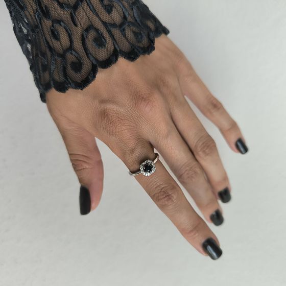 Серебряное кольцо с сапфиром 0.495ct, фианитами
