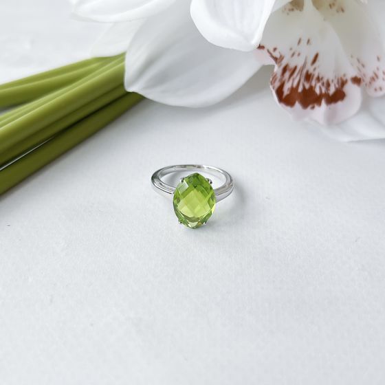 Серебряное кольцо с хризолітом 5.36ct