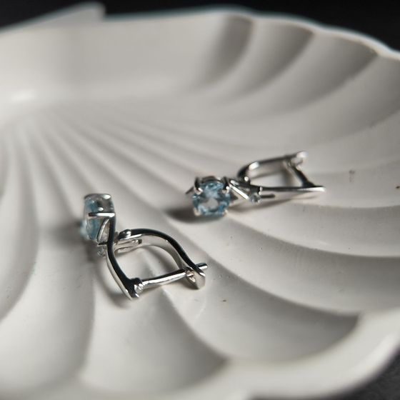 Серебряное кольцо с топазом 1.125ct
