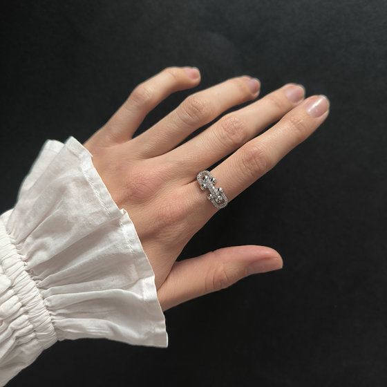 Серебряное кольцо с фианитами 0.32ct