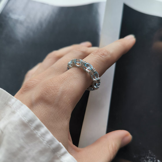 Серебряное кольцо с топазом 6.787ct, фианитами